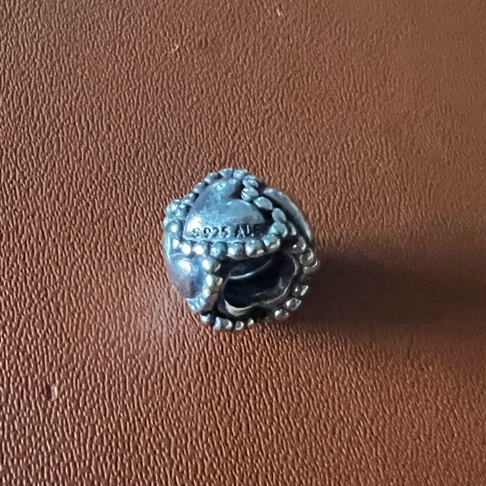 Pandora Everlasting Love charm made of sterling silver